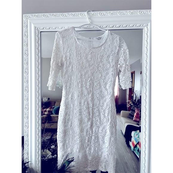 White lace dress - Picture 1 of 2